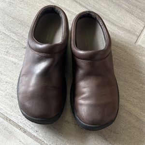 MERRELL BRACKEN Womans Size 7 Used Excellent condition, minimal wear